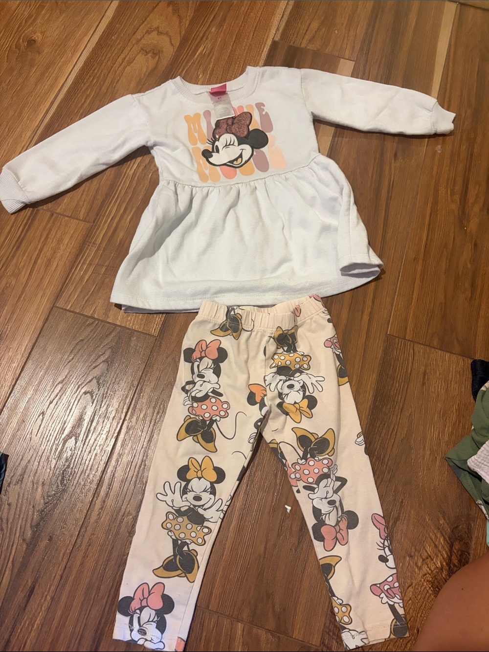 Minnie Mouse White Top & Pink Minnie Print Leggings Kids Pajama Set